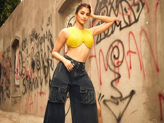 Stunning Poses Of Pooja Hegde In Yellow Top